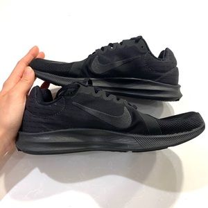 Nike sneakers size 6